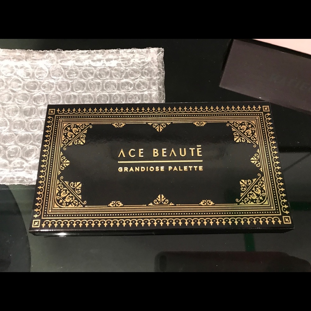 Eyeshadow palette